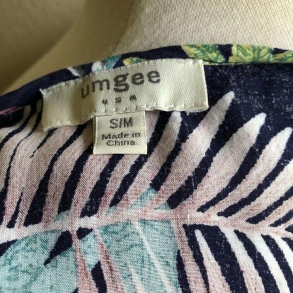 Umgee poncho style cold shoulder tropical top medium - Picture 5 of 5